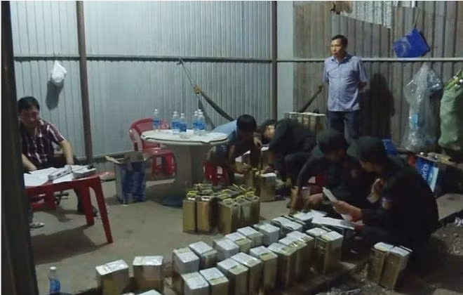 Khởi tố người mua hơn 1.000 tỷ dung môi cho 'đại gia' Trịnh Sướng Khoi to nguoi mua hon 1.000 ty dung moi cho 'dai gia' Trinh Suong