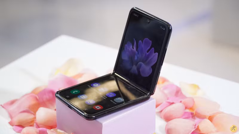 Galaxy Z Flip 5G bất ngờ chốt ngày ra mắt sớm hơn dự kiến - Hình 3 Galaxy Z Flip 5G bat ngo chot ngay ra mat som hon du kien-Hinh-3