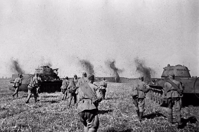 Năm 1943, anh lại bị thương. Và dù lần này vết thương trở nên trầm trọng hơn nhưng Meliton Varlamovich tin rằng mình vẫn còn may mắn. Nhờ sức khỏe sắt đá của mình, anh không những bình phục mà còn có thể trở lại hàng ngũ để chiến đấu tiếp.