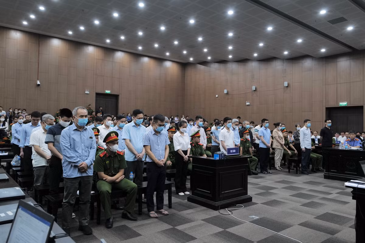 Chuyen bay giai cuu: Hang loat bi cao duoc VKS de nghi giam an