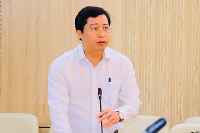 Ông Dương Quốc Huy sinh năm 1974, quê quán ở tỉnh Hưng Yên; có trình độ thạc sỹ luật, cao cấp lý luận chính trị.
