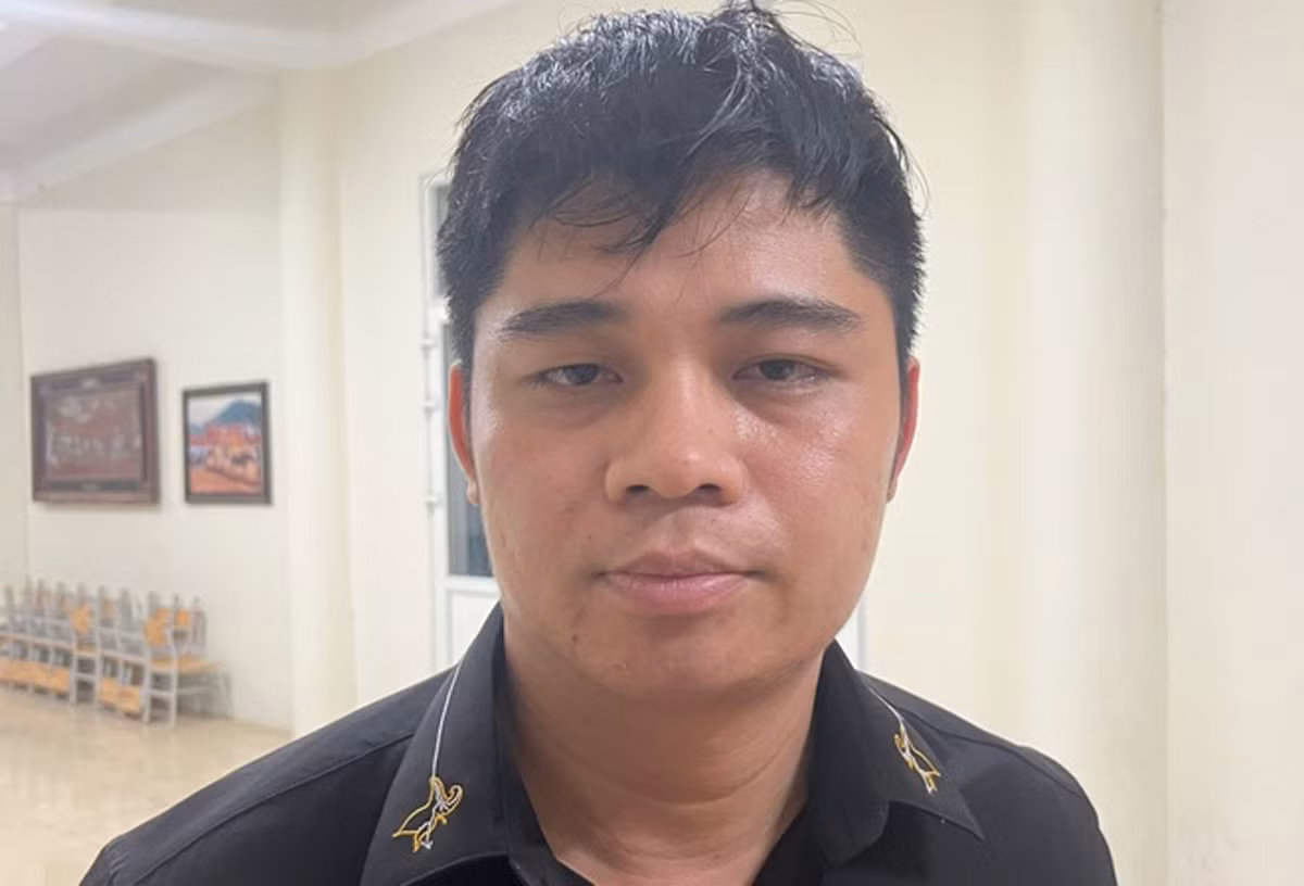 Đối diện với các điều tra viên, Hùng chẳng thể chối cãi, gã khai nhận toàn bộ hành vi phạm tội của mình. Vốn là kẻ ham chơi, lười lao động, Hùng luôn ở trong tình trạng hết tiền. Do bí bách, gã đã nảy sinh ý định đi cướp tài sản. Hùng có quen biết chị Q từ trước, biết nơi ở và thói quen sinh hoạt của người phụ nữ này. Hùng cũng biết chị Q có điều kiện kinh tế nên đã chọn người quen cũ làm "con mồi". 