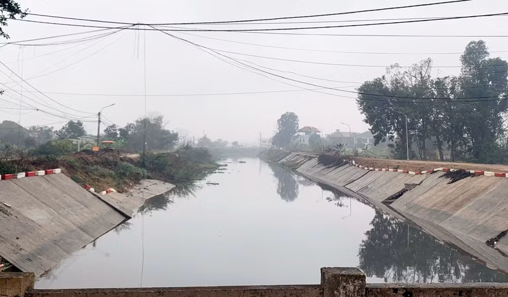 Cận cảnh dự án kè kênh gần 200 tỷ vỡ nát ở Bắc Ninh Can canh du an ke kenh gan 200 ty vo nat o Bac Ninh