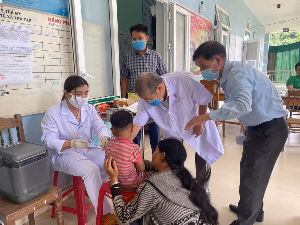Thủ tướng yêu cầu đẩy nhanh tiêm chủng vaccine phòng, chống bệnh sởi Thu tuong yeu cau day nhanh tiem chung vaccine phong, chong benh soi
