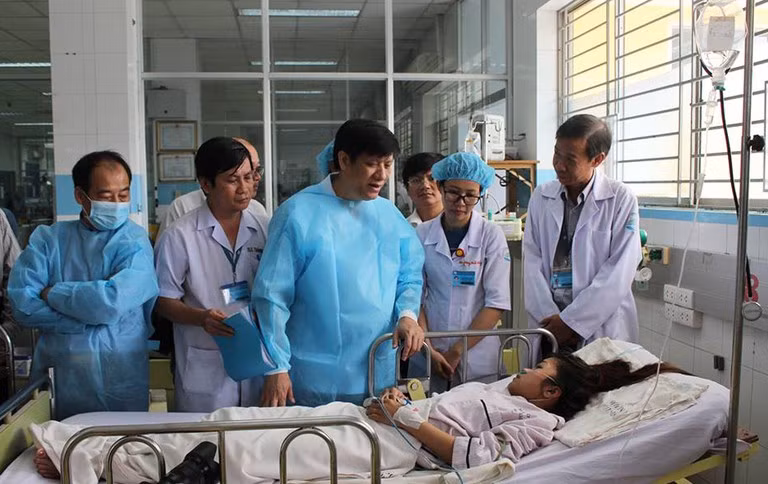 Tháng 6/2005, ông Nguyễn Thanh Long là Phó Cục trưởng Cục phòng chống HIV/AIDS Bộ Y tế, Bí thư Chi bộ, Phó Bí thư Đảng bộ Cục phòng chống HIV/AIDS.
