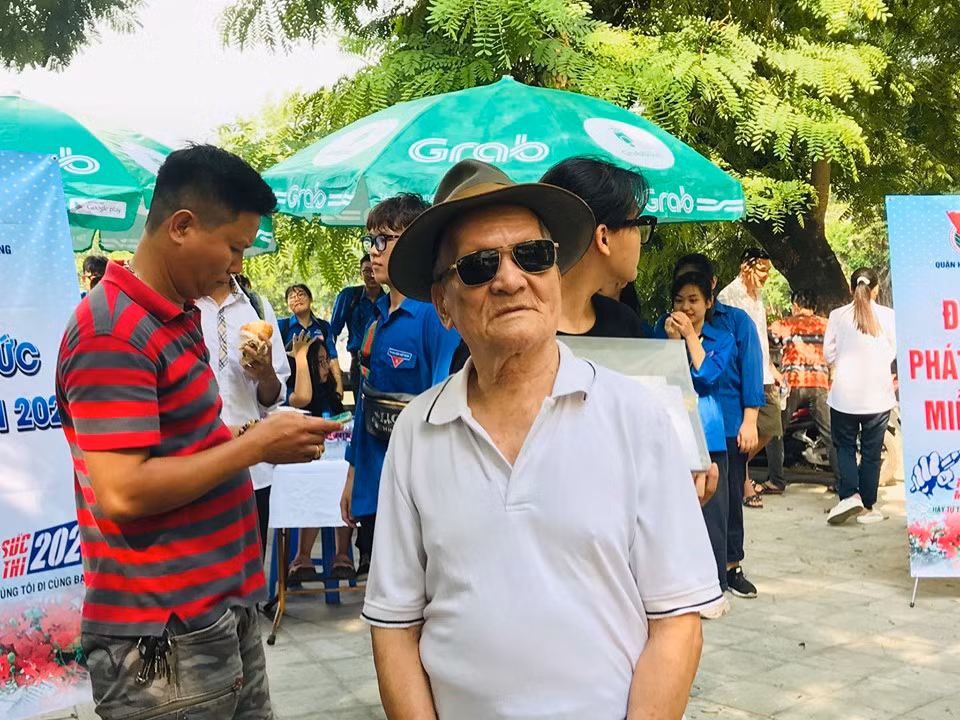 Sang nay gan 89.000 hoc sinh Ha Noi lam thu tuc du thi vao lop 10-Hinh-6