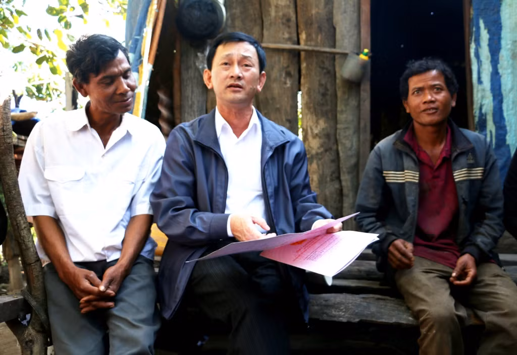 Ông Dương Văn Trang, Bí thư Tỉnh ủy Gia Lai, được Bộ Chính trị điều động, phân công giữ chức Bí thư Tỉnh ủy Kon Tum. Ông Dương Văn Trang, sinh 1961, quê Quảng Ngãi, trình độ Đại học quân sự, Cao cấp lý luận chính trị. Ông Trang từng giữ chức Chỉ huy trưởng Bộ chỉ huy quân sự, Phó bí thư, rồi Bí thư Tỉnh ủy Gia Lai.