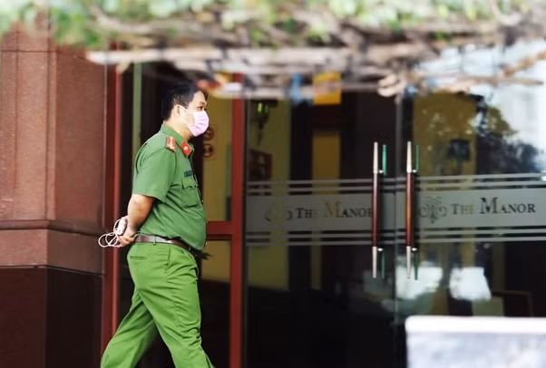 Công an khám xét nhà Phó chủ tịch TP.HCM Trần Vĩnh Tuyến Cong an kham xet nha Pho chu tich TP.HCM Tran Vinh Tuyen