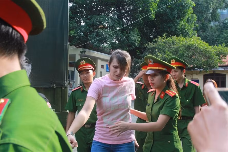 Mo “Pho den do”, danh thue tieu dung voi mai dam, nen chang?