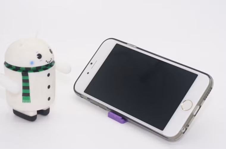  Sophone I6: có 3 phiên bản màu sắc (vàng, đen, xám) cùng 3 lựa chọn bộ vi xử lý (MediaTek MT6572 lõi kép 1,3GHz, MediaTek MT6582 lõi tứ 1,4GHz hoặc MediaTek MT6592 tám nhân 1,7GHz). RAM kèm theo có 2 mức là 512MB và 1GB, 16GB dung lượng lưu trữ, chạy Android 4.2 Jelly Bean, giá bán từ 149USD.