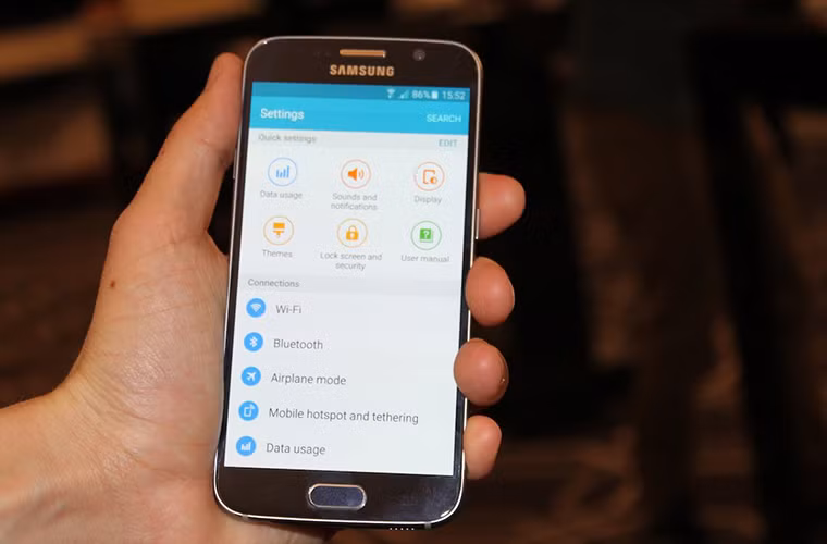 So với các mẫu điện thoại trước của Samsung, menu "Settings" trên S6 và S6 Edge trông có vẻ tinh giản hơn.