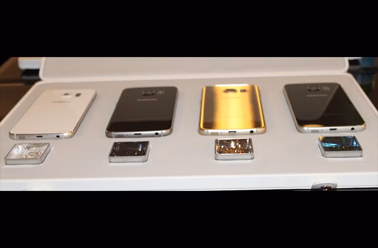 Nhưng Galaxy S 6 Edge sẽ có phiên bản màu xanh lá thay vì màu xanh dương.