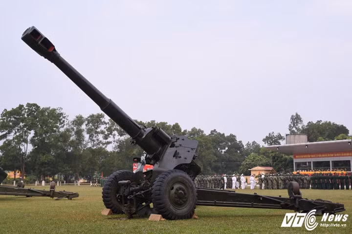 Về mặt trang bị hiện nay, theo một số thống kê quốc tế thì pháo binh Việt Nam có khoảng nghìn khẩu pháo các loại chủ yếu do Liên Xô sản xuất viện trợ trước năm 1990 cùng một số nhỏ các loại pháo của Mỹ thu được sau năm 1975. Chiếm số lượng lớn nhất trong biên chế vẫn là pháo kéo xe. Nguồn ảnh: VTC