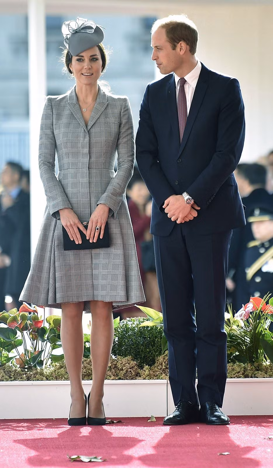 Ngam phong cach Cong nuong Kate khi mang bau lan hai