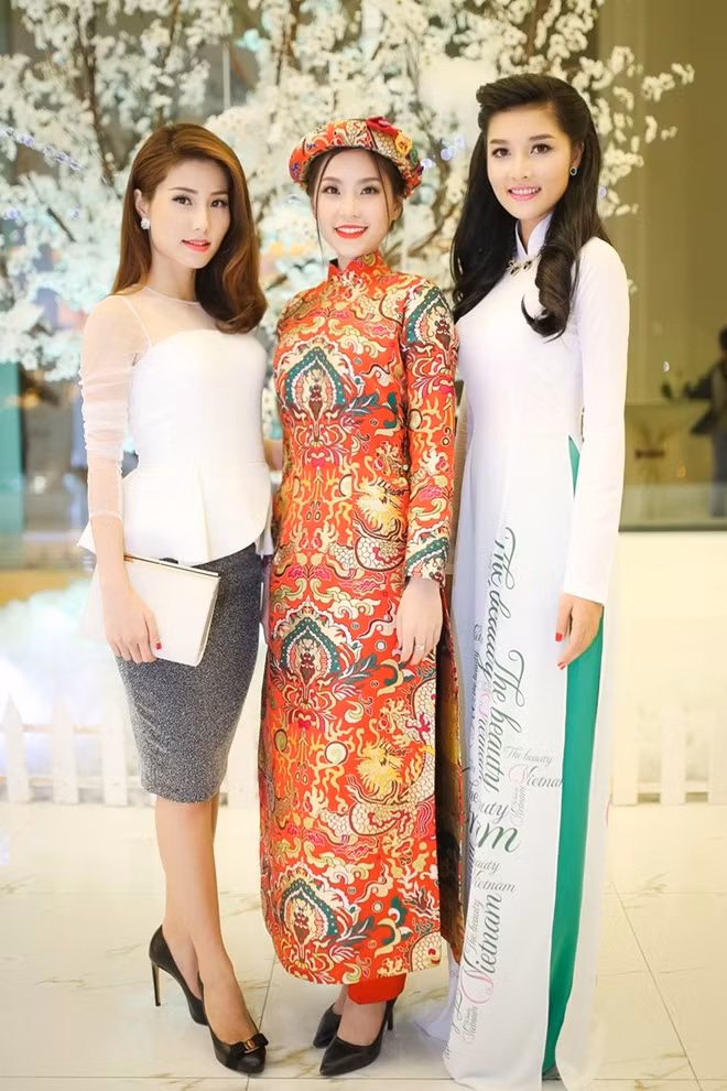 Diễm My, Diễm Trang và Triệu Thị Hà cùng đọ vóc dáng.
