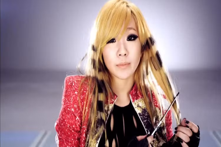 Thủ lĩnh 2NE1 có thể bắn rap cực đỉnh. Cô được xem là một trong các nghệ sĩ nữ Hàn Quốc giỏi nhất. Ngoài ra, ngay cả khi hoạt động với tư cách là một nghệ sĩ solo, CL có những bài hát được xếp đầu trong các bản xếp hạng Hàn Quốc và quốc tế. Bài hát "The Baddest Female" của cô thậm chí còn nổi tiếng hơn ở nước ngoài. 