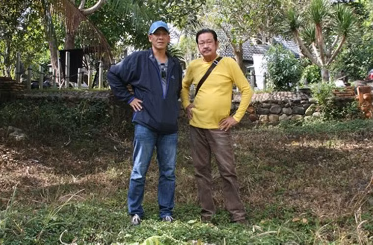  Tuy nhiên, phía đoàn phim đã phủ nhận lời Chánh Tín. Theo phía đơn vị này, nghệ sĩ Nguyễn Chánh Tín không đáp ứng được yêu cầu của bên đầu tư đẩy nhanh tiến độ theo kế hoạch. Ngoài ra, Chánh Tín đã hành hung giám đốc hình ảnh của phim.