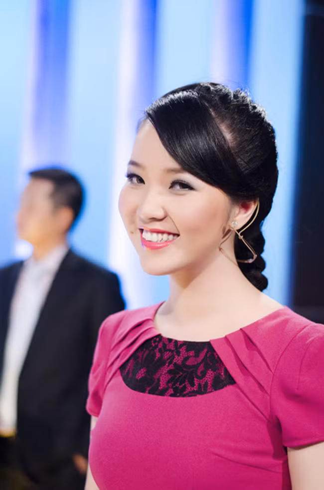 Thụy Vân là gương mặt MC quen thuộc của khán giả các chương trình: Cuộc sống thường ngày, Chuyển động 24h... và nhiều sự kiện trực tiếp khác.