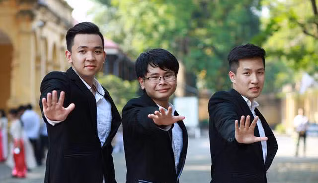 Chân dung thủ khoa kép đầu tiên Chan dung thu khoa kep dau tien