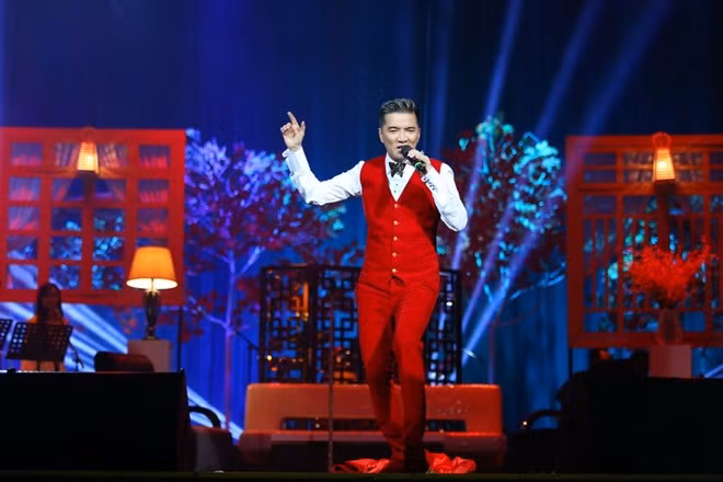 Sau hai năm ấp ủ, Mr Đàm đã có live show về mùa thu và mưa ấn tượng, ấm cúng và chinh phục được khán giả.