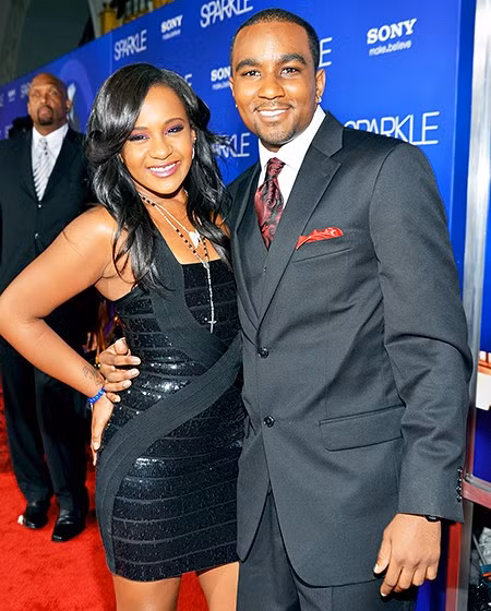 Sau khi mẹ qua đời, Bobbi Kristina không gắn bó với cha. Chỗ dựa duy nhất của cô lúc này là Nick Gordon, người được Whitney nuôi nấng như con từ năm 12 tuổi. Cuối năm 2012, cặp đôi tuyên bố đính hôn.