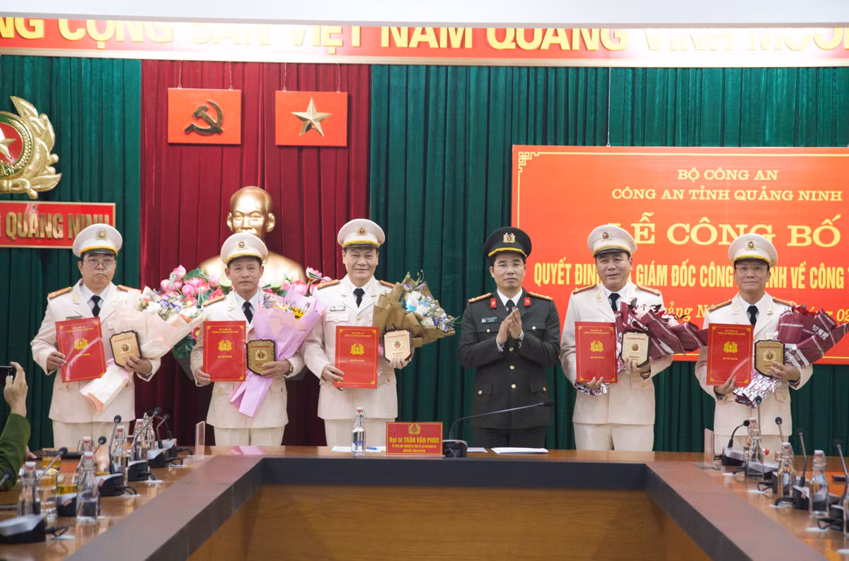 10 lãnh đạo cấp phòng, huyện Công an tỉnh Quảng Ninh nghỉ hưu sớm 10 lanh dao cap phong, huyen Cong an tinh Quang Ninh nghi huu som