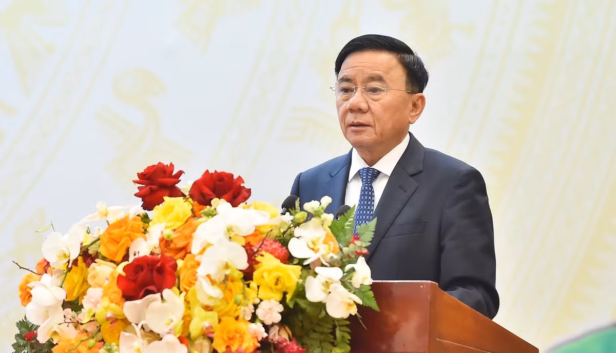 Dung bo sung uy vien ban thuong vu cap tinh, huyen den khi dai hoi