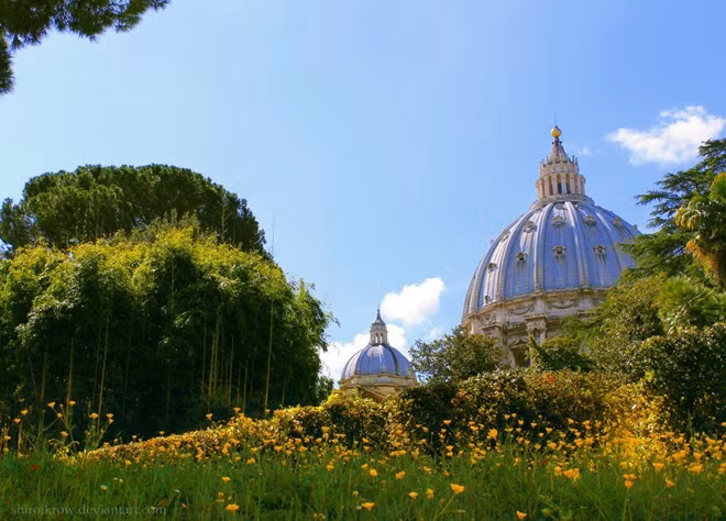 Trạm radio nằm trong một tòa tháp ở Vatican Gardens phát sóng bằng 20 ngôn ngữ.