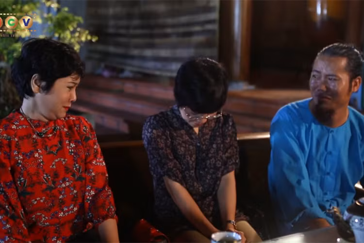 Trong “Cưới đi kẻo ế”, Thảo Vân đóng vai Lành - cô con gái quá lứa lỡ thì của ông bà Lẩm - Cẩm (nghệ sĩ hài Vượng râu - nghệ sĩ Minh Hằng). Dù có người yêu nhưng cô Lành không thể cưới vì bạn trai có quan hệ họ hàng với bố. (Ảnh: chụp màn hình)