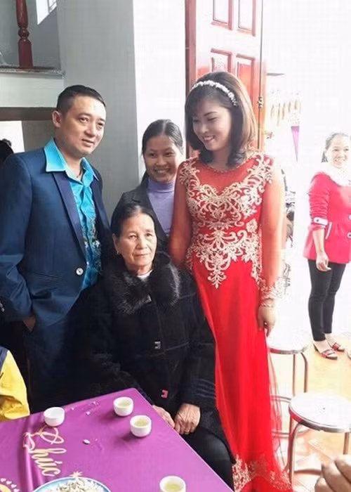 Chiến Thắng cho biết, Thu Ngọc mang lại cho anh cảm giác bình yên, đặc biệt cô rất tâm lý vì là giáo viên tiểu học cũng như yêu quý con gái riêng của anh. (Ảnh: Dân Việt)