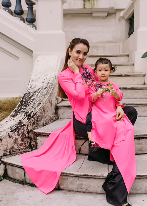 Bộ ảnh Trang Nhung được thực hiện bởi nhiếp ảnh gia Chanh với sự hỗ trợ của ê-kíp gồm: stylist Đinh Thành Long, trang điểm, làm tóc Phước Lợi.
