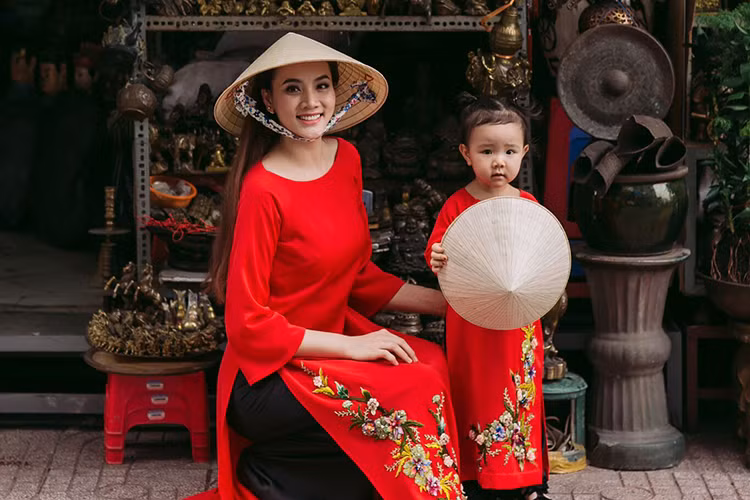 Mới đây, Trang Nhung đã thực hiện bộ ảnh đáng yêu bên cô con gái đầu lòng được hơn một tuổi của mình.