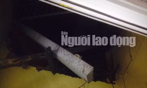 Một nhà dân bị nứt tường, sập trần.