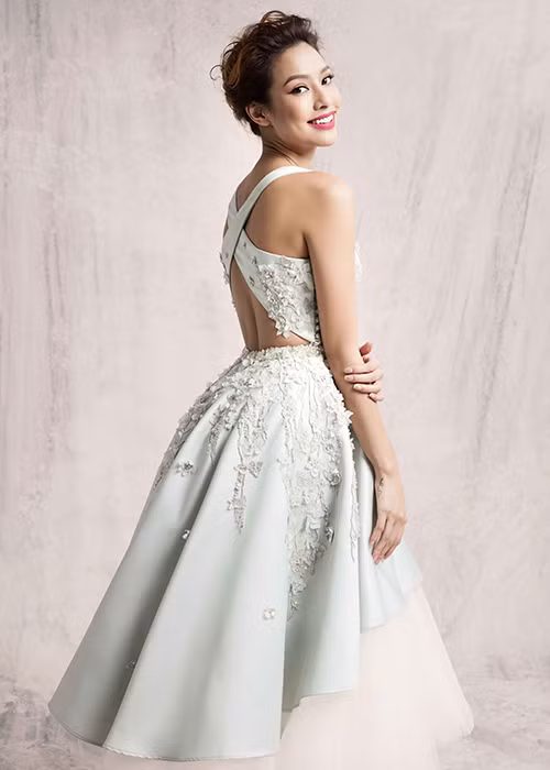 Bộ ảnh Lilly Nguyễn được thực hiện bởi nhiếp ảnh gia Tiên Nguyễn với sự hỗ trợ của ê-kíp gồm: stylist Tân Đà Lạt, trang điểm Quang Hiền, trang phục Châu Phạm.