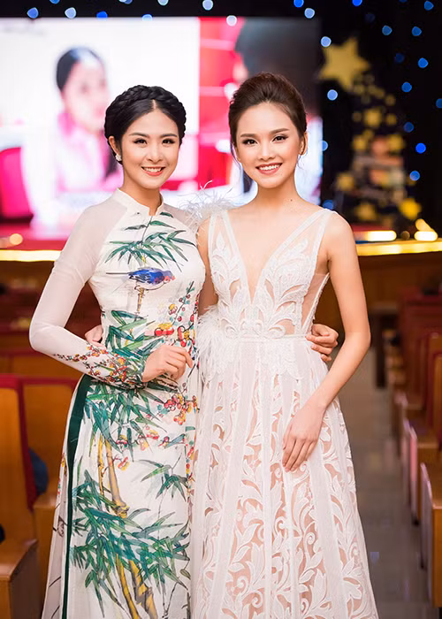 Ngọc Hân xuất hiện với vai trò là người tài trợ áo dài còn Tố Như góp mặt với vai trò giám khảo cuộc thi.