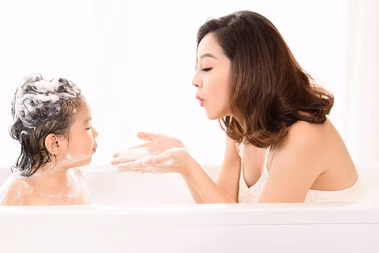 Bộ ảnh Jennifer Phạm được thực hiện bởi nhiếp ảnh gia Tiên Nguyễn với sự hỗ trợ của ê-kíp gồm: stylist Tân Đà Lạt, trang điểm Phúc Nghĩa, làm tóc Phúc Cường.