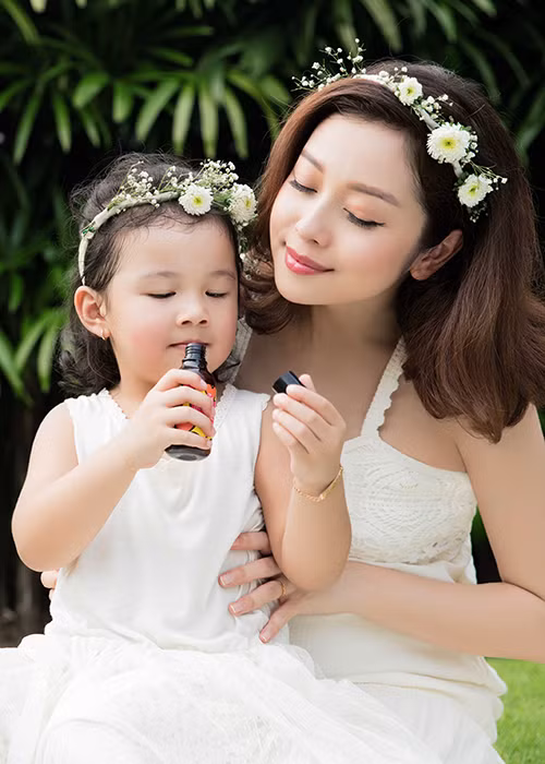 Jennifer Phạm đang mang bầu một bé trai. Dù đang ở những tháng cuối thai kỳ, cô vẫn đẹp mặn mà. 