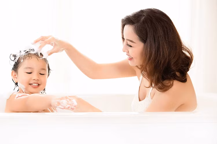 Từng qua một lần đò, Jennifer Phạm giờ đây đang hạnh phúc ở cuộc hôn nhân thứ hai với doanh nhân Đức Hải. 