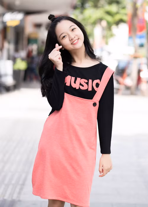Với những thành công đã đạt được, Mận trong “Tôi thấy hoa vàng trên cỏ xanh” được kỳ vọng trở thành thế hệ diễn viên tài năng của màn ảnh Việt. (Ảnh: Facebook nhân vật)