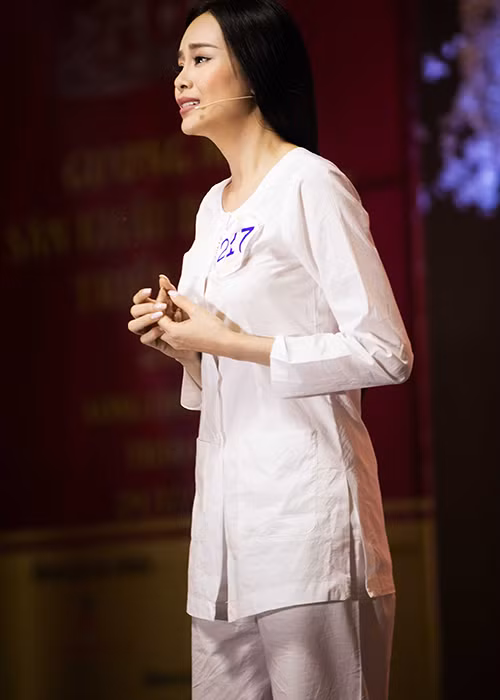 Nhân vật của Sella Trương còn hóa điên dại vì bị người khác cướp mất đi đứa con khi vừa mới sinh.