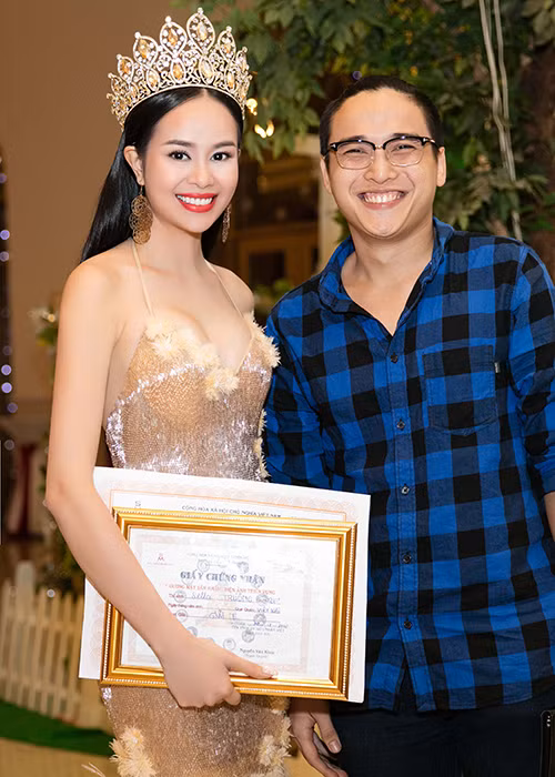 Hiện tại, người đẹp sinh năm 1992 đang theo học ngành quản lý nhà hàng khách sạn tại một trường đại học ở Mỹ.