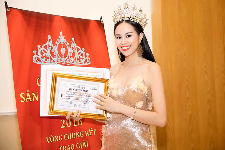Tuy xuất thân là người mẫu ảnh nhưng với diễn xuất ấn tượng, Sella Trương đã chinh phục các giám khảo chuyên môn bằng số điểm cao nhất.