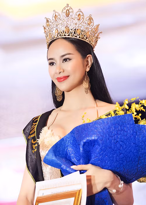 Ngoài danh hiệu Hoa hậu Điện ảnh 2016, Sella Trương còn giành giải phụ "Giải khán giả yêu thích”.