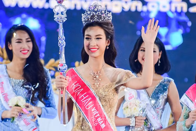 Ngôi vị Hoa hậu Việt Nam 2016 lại thuộc về Đỗ Mỹ Linh. Người đẹp sinh năm 1996, đến từ Hà Nội. (Ảnh: Tiền Phong) 