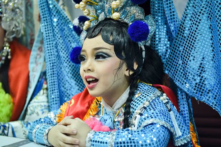 Chan dung tan quan quan Guong mat than quen nhi-Hinh-4