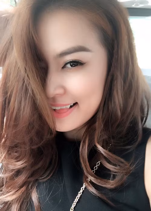 Không nghỉ ngơi như nhiều sao Việt khác, Hoàng Thùy Linh bận rộn chạy show vào dịp Tết dương lịch. Hiện tại, cô đang tham gia buổi duyệt chương trình ở Hải Phòng. (Ảnh: Facebook nhân vật)