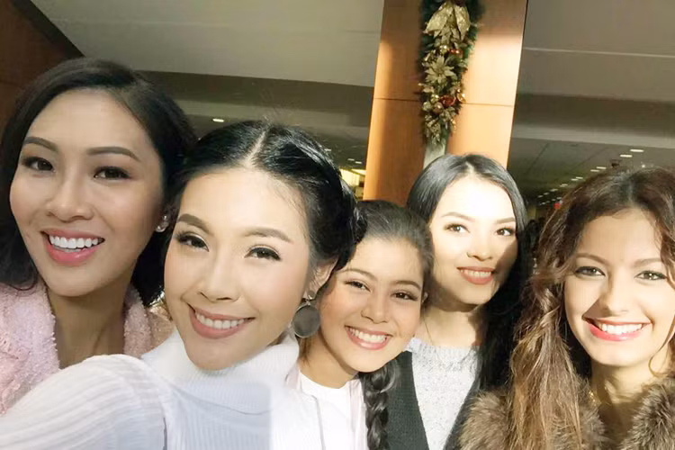 Tham gia mỗi hoạt động của cuộc thi Hoa hậu Thế giới 2016, Diệu Ngọc ngày càng có thêm những người bạn mới là các thí sinh. (Ảnh: Fanpage Miss World Vietnam)