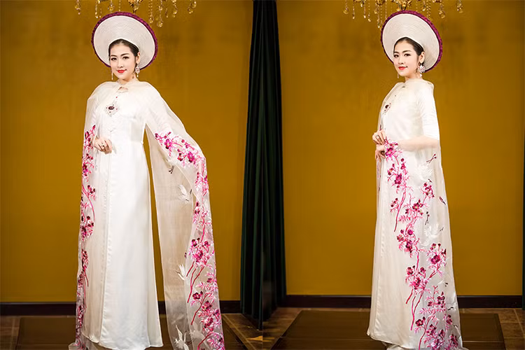 Chiều qua (ngày 6/12), trong một sự kiện diễn ra tại Hà Nội, Á hậu Tú Anh xuất hiện với vai trò người mẫu.