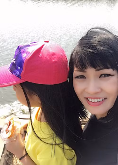 Phương Thanh từng chia sẻ, cô con gái yêu luôn ngoan ngoãn và học giỏi. (Ảnh: Facebook nhân vật) 
