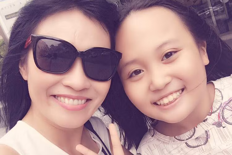Mới đây, Phương Thanh bất ngờ công khai ảnh con gái trên trang cá nhân. Đây là lần đầu tiên nữ ca sĩ để cô công chúa nhỏ của mình lộ diện. (Ảnh: Facebook nhân vật) 